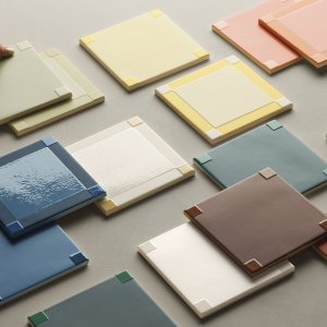 Homage to the Square nel colore Chocolate