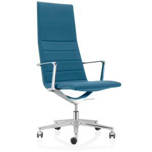 Fila di sedute Valea Chair lungo il tavolo del consiglio