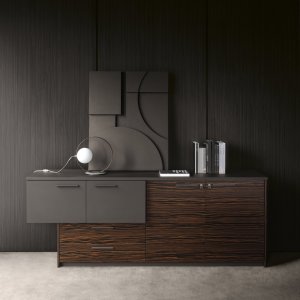 Piano rivestito in cuoio con porzione a vista