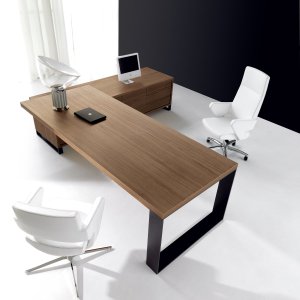 Scrivania direzionale New Loop di IVM Office con piano in noce e anello bronzo
