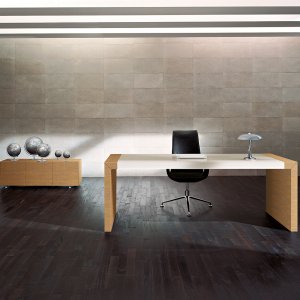 Scrivania design Kyo di Martex con mobile strutturale in noce