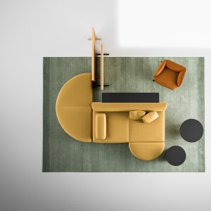 Paravento Node+ in legno su base accanto a un divano componibile