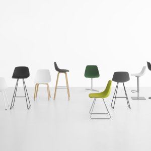 Sgabello design Miunn di Lapalma con scocca in legno curvato