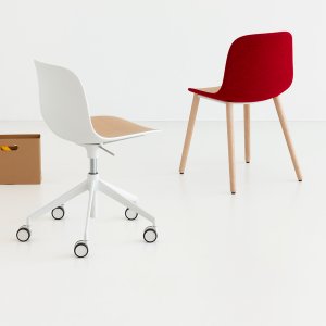 Inserto in legno nella seduta della sedia Seela
