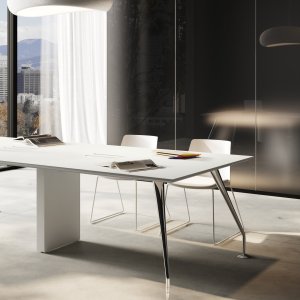 Scrivania Énosi con piano in 3d-foil Noce Pacific e gambe verniciate nere