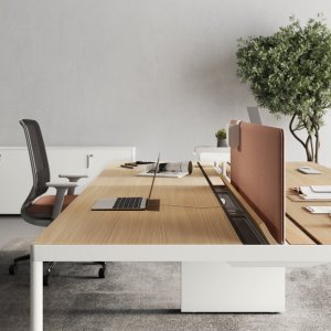 Open space arredato con workstation Fil Rouge di Las Mobili