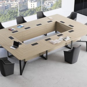 Sala riunioni arredata con tavolo, credenza e leggio I-Meet di Las Mobili
