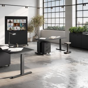 Bench sit-stand UP con un lato in piedi e uno seduto