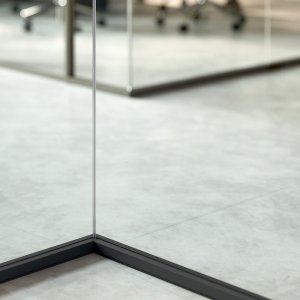 Giunzione angolare della parete monolitica vetrata M1 — sistema Quadrifoglio