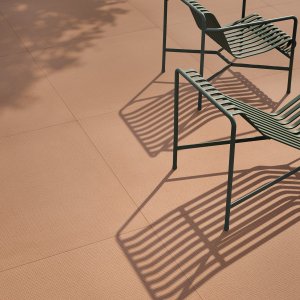 Sala riunioni con pavimento in gres porcellanato Pico di Mutina