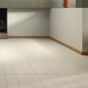 Otto Mutina Nebbia N3 a pavimento e parete nella stessa stanza