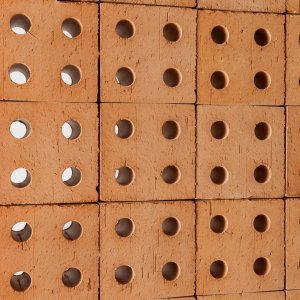 Parete Bloc a tutta altezza con profili in legno
