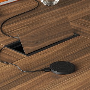Tavolo riunione quadrato Ono Panel in noce con struttura centrale nero velluto