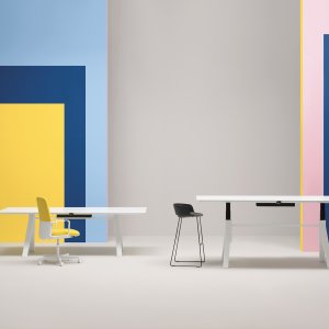 Canalina CC in lamiera nera sotto il piano di Arki-Table