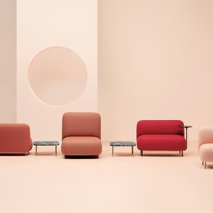 La famiglia Buddy di Pedrali: pouf, isole, divani e Buddyhub