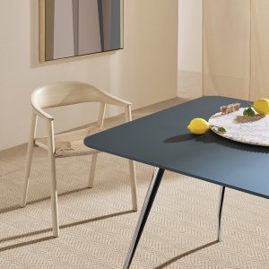 Rizz Workstation a quattro postazioni con pannelli fonoassorbenti e ponte luce K_LUCE