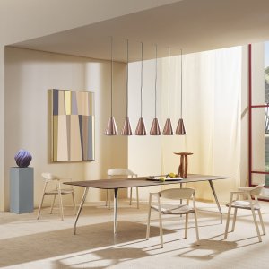 Tavolo riunione Rizz 340 per 110 con piano in Fenix nero su telaio verniciato
