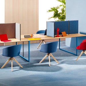 Toa Pedrali, design Robin Rizzini, in una sala riunioni da otto posti