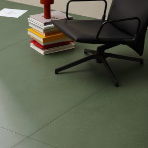 Terrazza esterna pavimentata in gres Primavera di Mutina