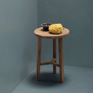 Sedie in legno curvato su pavimento Primavera Bianco