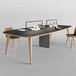 Piano Fenix con bordo rovere su un tavolo Pigreco