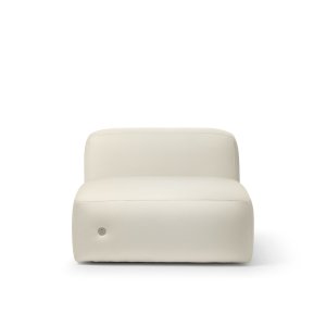 Composizione One Hundred con pouf al centro di una lounge aziendale