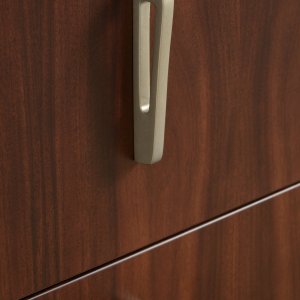 Cassettiera Royal con frontali rivestiti in cuoio