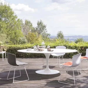 Base centrale del tavolo Saarinen di Eero Saarinen, nessuna gamba sotto il piano