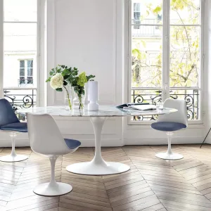 Tavolo Saarinen con sedie Tulip in una sala riunioni