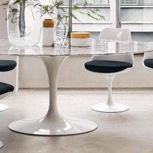 Tavolo tondo Saarinen con marmo Arabescato e base bianca