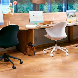 Sedie per sala riunioni: se:flair con base a 4 razze in alluminio bianco puro su piedini