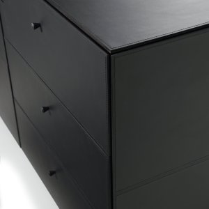 Fianchi rivestiti in cuoio nero del contenitore Siena