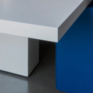 Top di testa scorrevole con le prese sul tavolo riunioni Asymmetrical