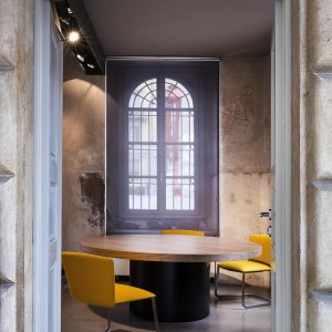 Scrivania direzionale Asymmetrical 307×200 cm con contenitore a sinistra