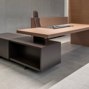 Giunto in alluminio fra le sezioni del piano Asymmetrical Meeting