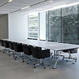 Base Nomos in verniciatura nickel nero lucido con piedi regolabili