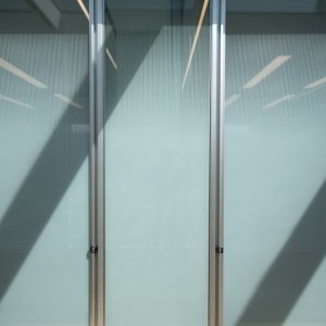 Parete W80 in versione doppio vetro con giunzioni trasparenti