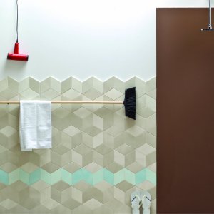 Bagno per uffici rivestito in Tex color White dal pavimento al soffitto