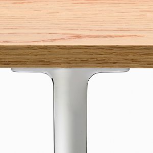 Workstation Toa a quattro postazioni con pannelli divisori DSP