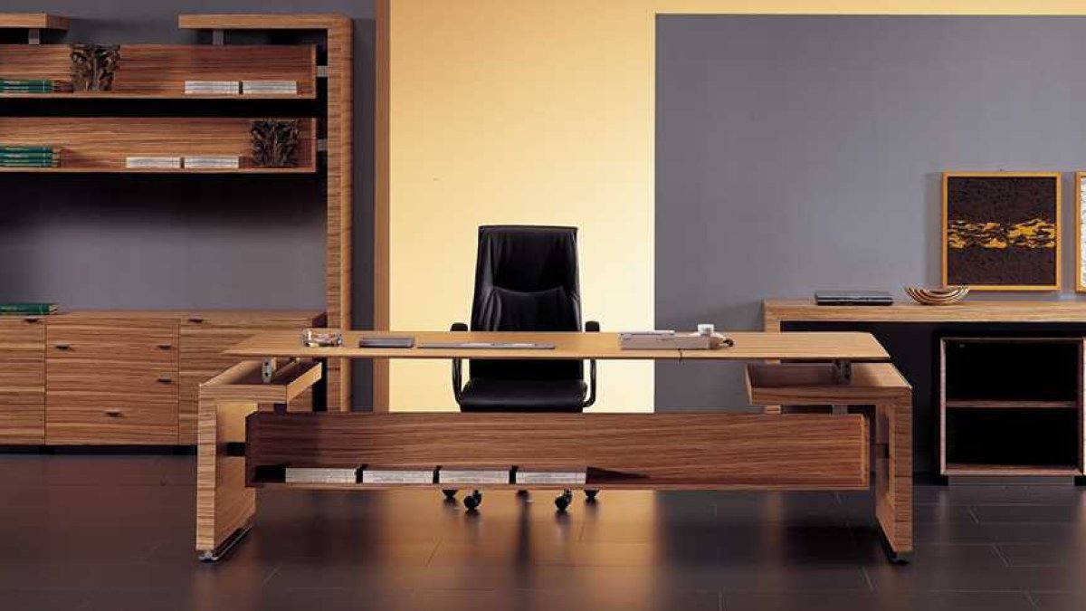 Arredamento studio notarile: sala delle stipule, scrivania del notaio e archivio