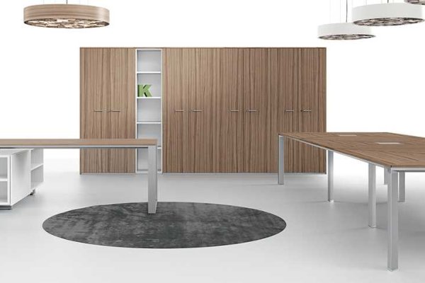 Arredamento dello studio di fisioterapia: sala d'attesa, colloquio, scrivania e privacy