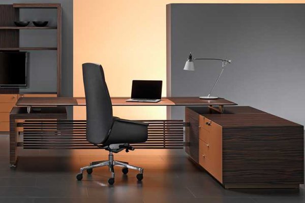 Arredamento dello studio medico: la scrivania del colloquio, lo schermo e la riservatezza