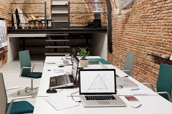 Cuscino per sedia ufficio: quando serve e quando nasconde una sedia sbagliata