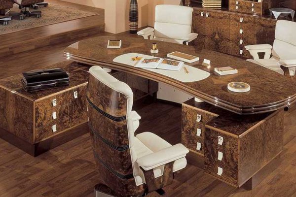 Scrivania di lusso: materiali, firma e dettagli che la scheda deve dichiarare
