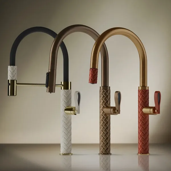 Rubinetteria Gessi in finitura pregiata in un bagno di rappresentanza