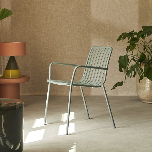 Sedie di design Green in plastica innovativa in un locale toscano